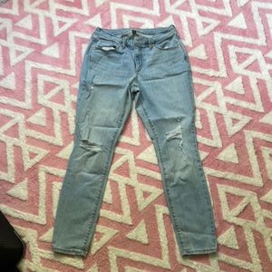 Universal thread ripped jeans